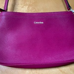 CLEARANCE: 4/$12 Calvin Klein purse w/💛 keychain